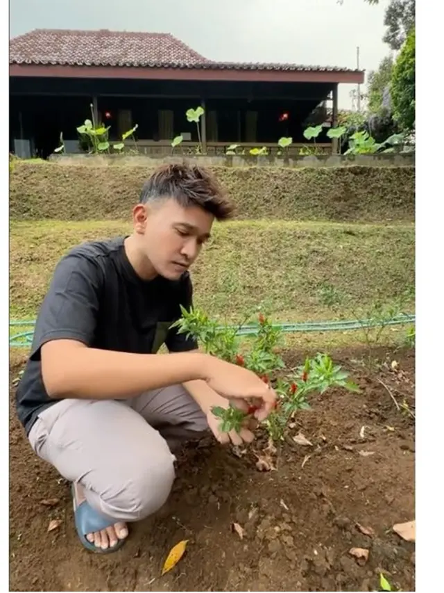 6 Potret Ruben Onsu Makin Fresh Usai Berpisah dari Sarwendah, Terkuak Alasan Cerai