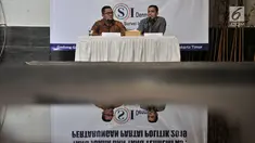 Peneliti LSI Denny JA, Ardian Sopa (kanan) didampingi Rully Akbar memaparkan hasil survei bertajuk "Yang Juara dan Yang Terhempas: Pertarungan Partai Politik 2019" di Kantor LSI, Jakarta, Selasa (8/1). (Merdeka.com/Iqbal S. Nugroho)