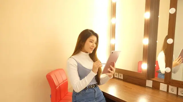 7 Gaya Casual Tiara Andini Ini Bisa Jadi Inspirasi saat Liburan, Tetap Stylish