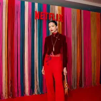 Putri Marino kenakan kebaya janggan velvet merah (instagram/hagaipakan)