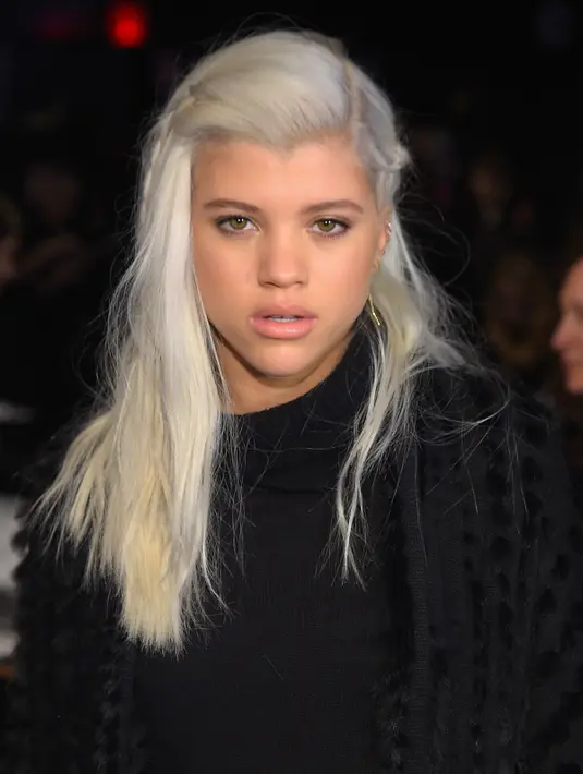 Sofia Richie saat menghadiri Mercedes-Benz Fashion Week Musim Gugur 2015 pada tanggal 15 Februari 2015 di New York. Sofia Richie merupakan putri dari penyanyi Lionel Richie. (AFP Photo/ Michael Loccisano)
