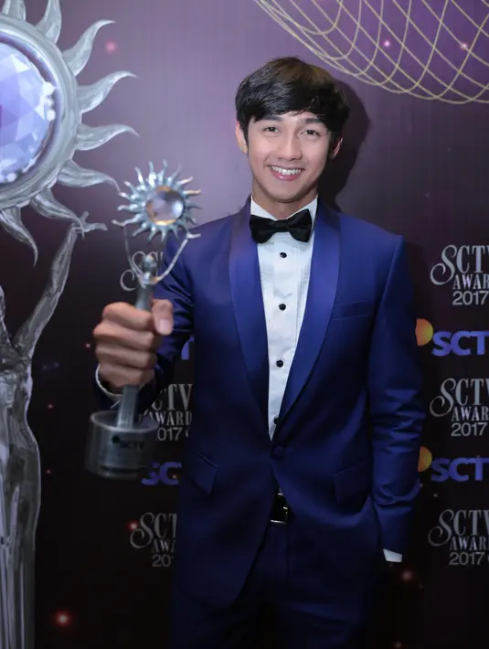 Tentu saja hal tersebut membuat dirinya bangga. Apalagi Caesar Hito sukses mengalahkan beberapa rekannya di sinetron Anak Langit, termasuk Ammar Zoni yang kini tersandung masalah hukum. (Adrian Putra/Bintang.com)