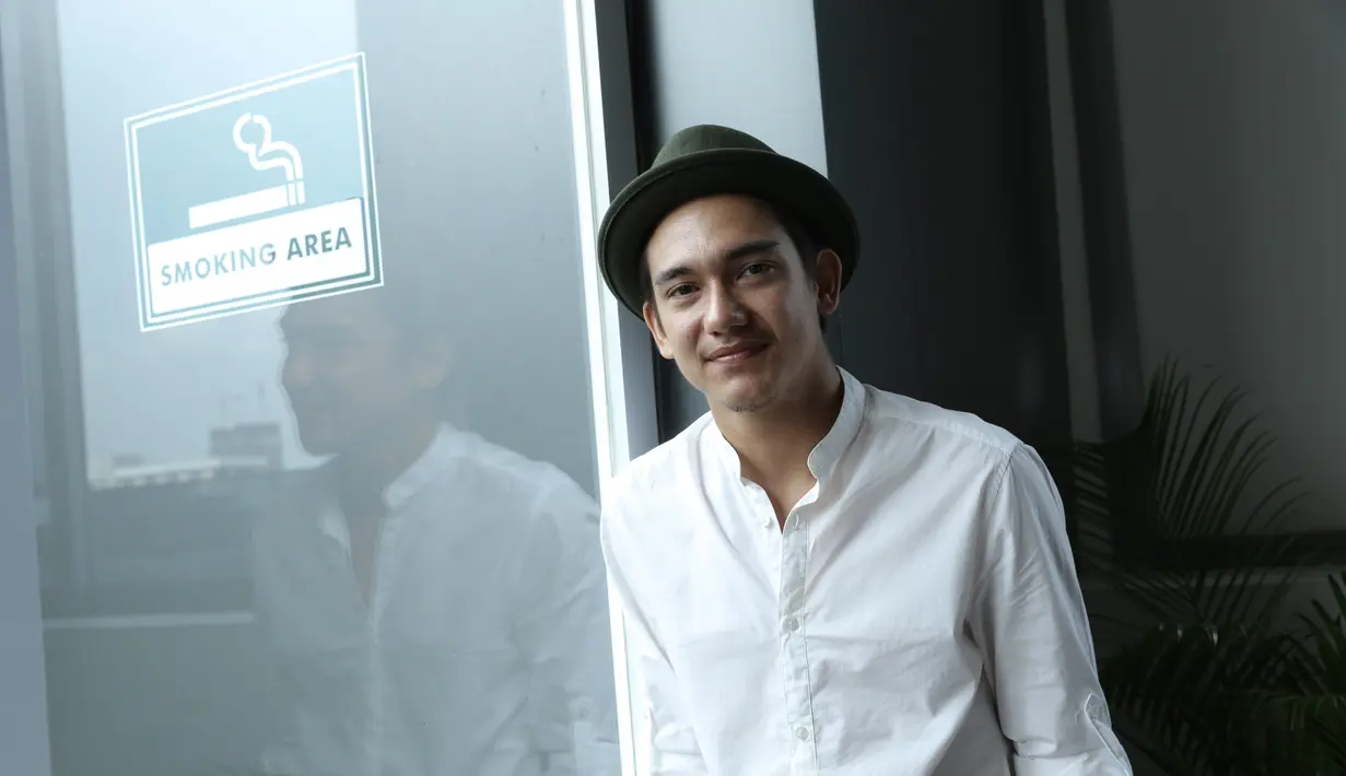 Adipati Dolken berhasil membintangi film 3 Dara di sekuel pertamanya, untuk itu ia merasa lebih tertantang ketika diminta kembali berperan di 3 Dara 2. Ia pun berharap bisa meningkatkan kualitas aktingnya ke depan. (Galih W. Satria/Bintang.com)