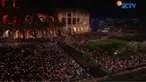 Tradisi jalan salib dengan 14 perhentian ini dihidupkan kembali sejak 1964. Salib dibawa memutari Coloseum oleh sejumlah pelajar.