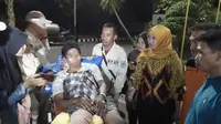 Indra warga asal Cirebon yang menjadi korban gempa dan tsunami Palu Sulawesi Tengah mendapatkan perawatan serius dari pemerintah setempat. Foto (Liputan6,com / Panji Prayitno)