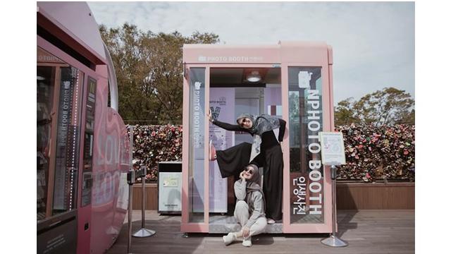 Nah ini dia Dian Ayu dan Vebby Palwinta yang sedang berlibur di Korea Selatan, keduanya tampak kompak dengan tingkah konyol.