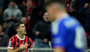 Pemain AC Milan Christian Pulisic ketika mencetak gol ke gawang Como pada Liga Italia 2024/2025. (X/AC Milan)