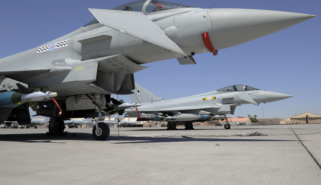Eurofighter Typhoon punya dua dapur pacu Eurojet EJ200 yang masing-masing berkekuatan 13.490 pon dan thrust-weight ratio 1,15 (Dokumentasi Eurofighter)