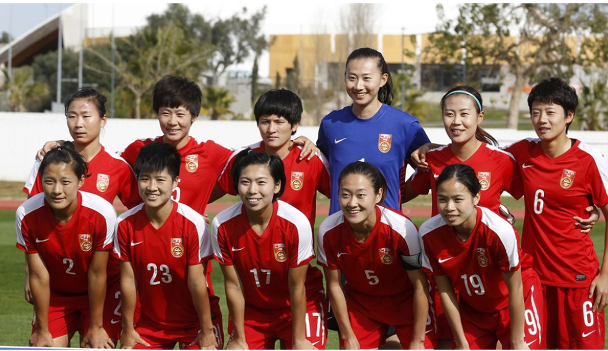 Timnas Tiongkok berpose jelang pertandingan persahabatan melawan Brasil