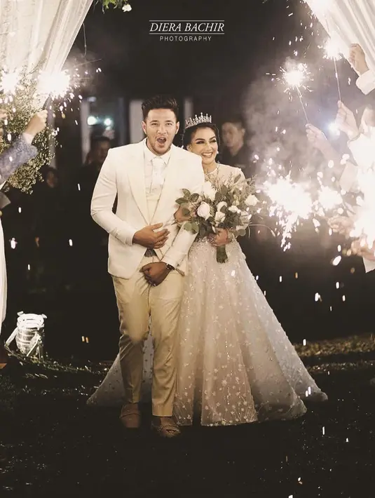 <p>Terlepas dari kasus yang menimpa sang aktor, Ammar Zoni selama ini terkenal mesra dengan Irish Bella. Mereka pun tak malu-malu memamerkan kemesraan di depan kamera. (Instagram/ammarzoni)</p>