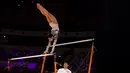 <p>Pesenam Korea Selatan, Lee Yunseo beraksi pada nomor palang bertingkat dalam Kejuaraan Dunia Gimnastik 2025 di Indonesia Arena, Senayan, Jakarta, Senin (20/10/2025). (Bola.com/Bagaskara Lazuardi)</p>