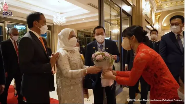 6 Potret Dita Karang Secret Number Sambut Presiden Jokowi di Korea Selatan, Menawan