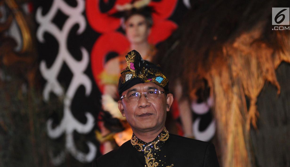 Tuan Guru Haji Ahyar Abduh saat diumumkan maju menjadi Balon Cagub/Cawagub dalam Pilkada NTB 2018 oleh Ketua PDIP, Megawati Sukarnoputri di Jakarta, Kamis (4/1). Tuan Guru Haji Ahyar Abduh dipasangkan dengan Mori Hanafi. (Liputan6.com/Helmi Fithriansyah)