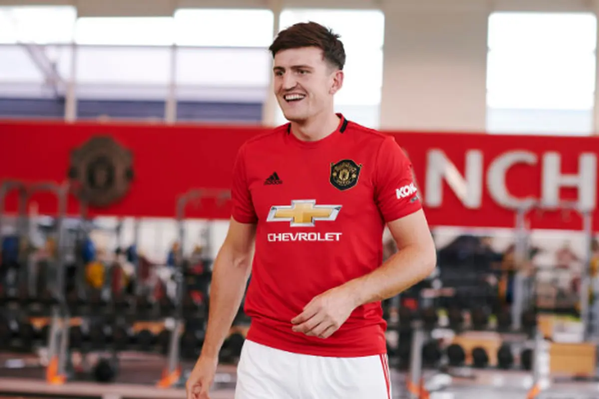 Harry Maguire Resmi Berkostum Manchester United