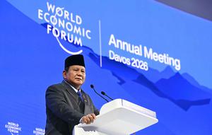 Presiden Indonesia, Prabowo Subianto saat menyampaikan pidato khusus (special address) pada pertemuan tahunan Forum Ekonomi Dunia (WEF) di Davos, Swiss, pada Kamis 22 Januari 2026. Presiden Republik Indonesia, Prabowo Subianto memaparkan sejumlah konsep ekonomi yang telah dipikirkan dan diterapkan, termasuk Makan Bergizi Gratis (MBG) dan Cek Kesehatan Gratis (CKG). (Fabrice COFFRINI/AFP)