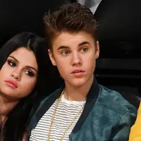 Dilansir dari HollywoodLife, setelah tahun yang berat dan masalah keluarga saat Natal, Selena ingin menghabiskan Tahun Baru dengan Justin. (StyleCaster)