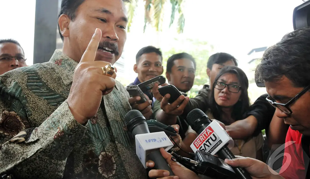 Raja Bonaran Situmeang akan mempertanyakan alasan KPK jika hari ini lembaga antikorupsi itu menahannya, Jakarta, Senin (6/10/2014) (Liputan6.com/Miftahul Hayat)