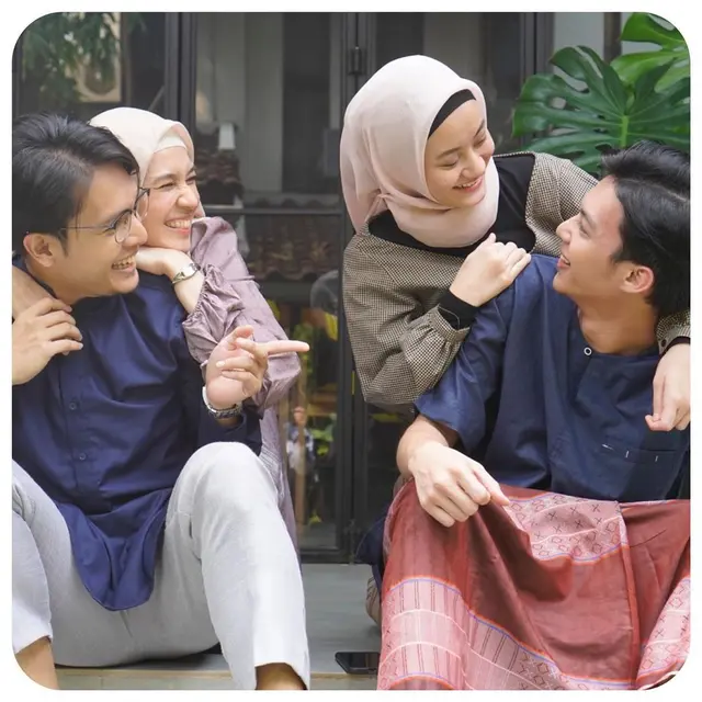 Main Film Bareng, Ini 6 Potret Dinda Hauw dan Dhini Aminarti Bersama Suami