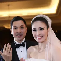 "Kita memang mau bulan madu dan resepsi di Jepang. Sudah dari dulu aku suka banget sama Disney Land, Harvey pun demikian halnya," kata Sandra Dewi saat jumpa pers di Hotel Darmawangsa, Jakarta Selatan, Selasa (8/11/2016). (Nurwahyunan/Bintang.com)