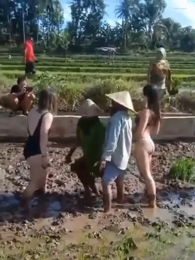 Turis Asing di Bali