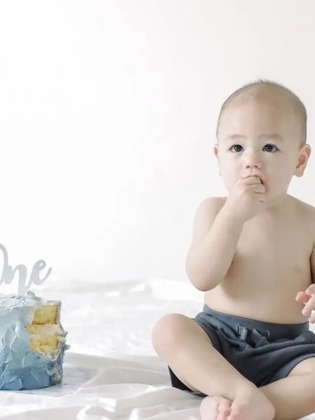 Potret Archie saat melakukan photoshoot spesial 1 tahun (Sumber: Instagram/@marcelchandra dan Instagram/@deasypriscilla)