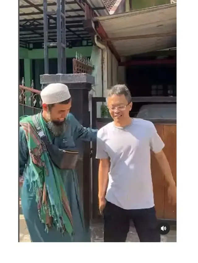 10 Momen Anton dan Sakti Eks Sheila On 7 saat Reuni, Tak Sengaja Bertemu di Warmindo
