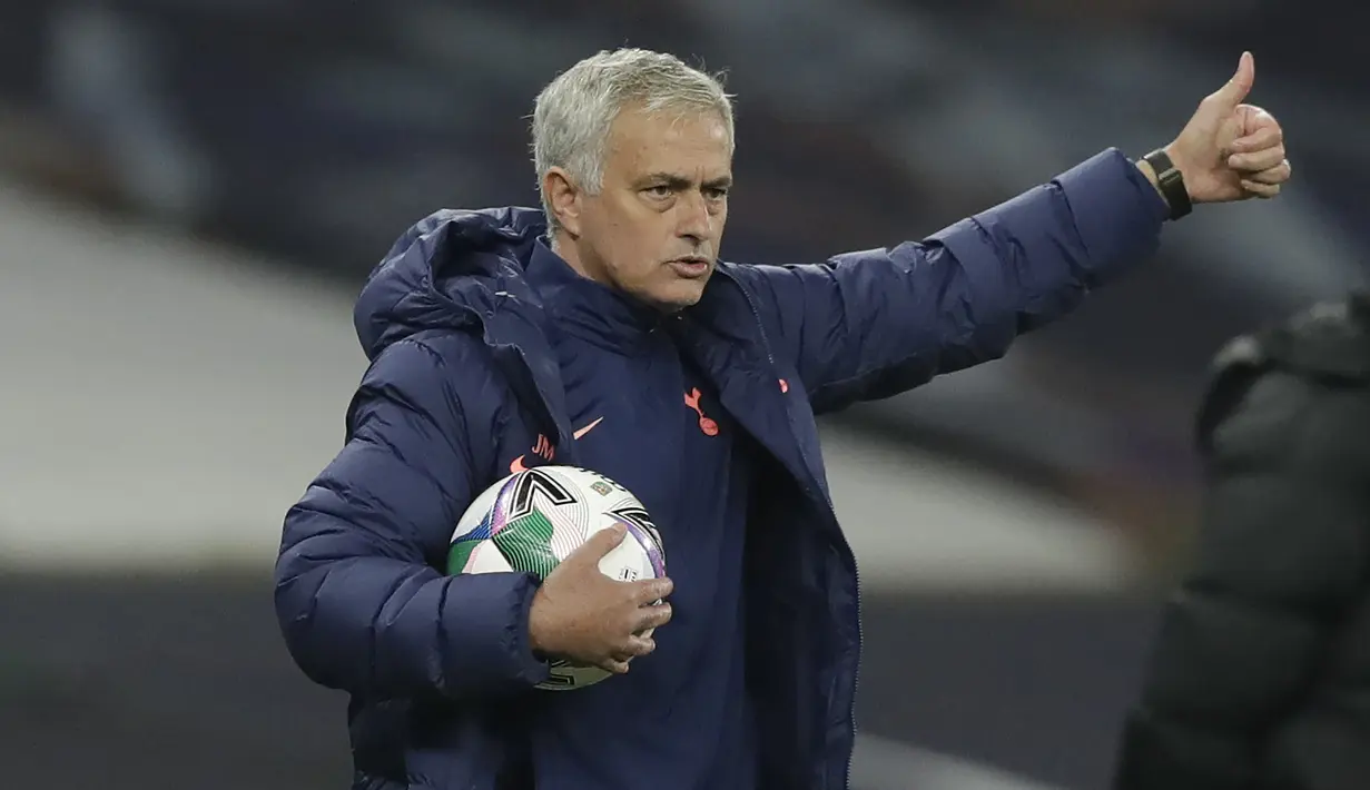 Jose Mourinho bahkan pernah berkata jika Ruben Dias merupakan bek terbaik saat ini, saat dirinya menjadi arsitek The Blues. Ia menambahkan bahwa langkah Ruben ke Liga Inggris akan memberikannya pengetahuan dan pengalaman yang berberda mengenai sisi kompetitif. (Foto: AFP/djasjdsakdjskajdksjakdj)