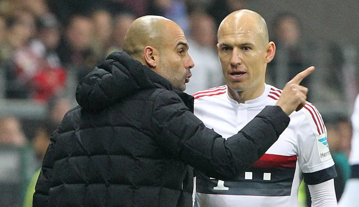 Arjen Roben adalah salah satu pemain terbaik dunia. Anda bisa mencintai dia sekaligus benci dia. Pemain sayap Belanda ini memiliki kemampuan mencetak gol sesuai keinginannya. Dia pernah dituduh mencekik rekan setimnya Thomas Muller. (AFP/Daniel Roland)