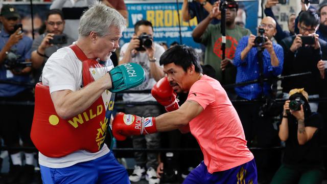 Latihan Santai Manny Pacquiao Jelang Hadapi Adrien Broner