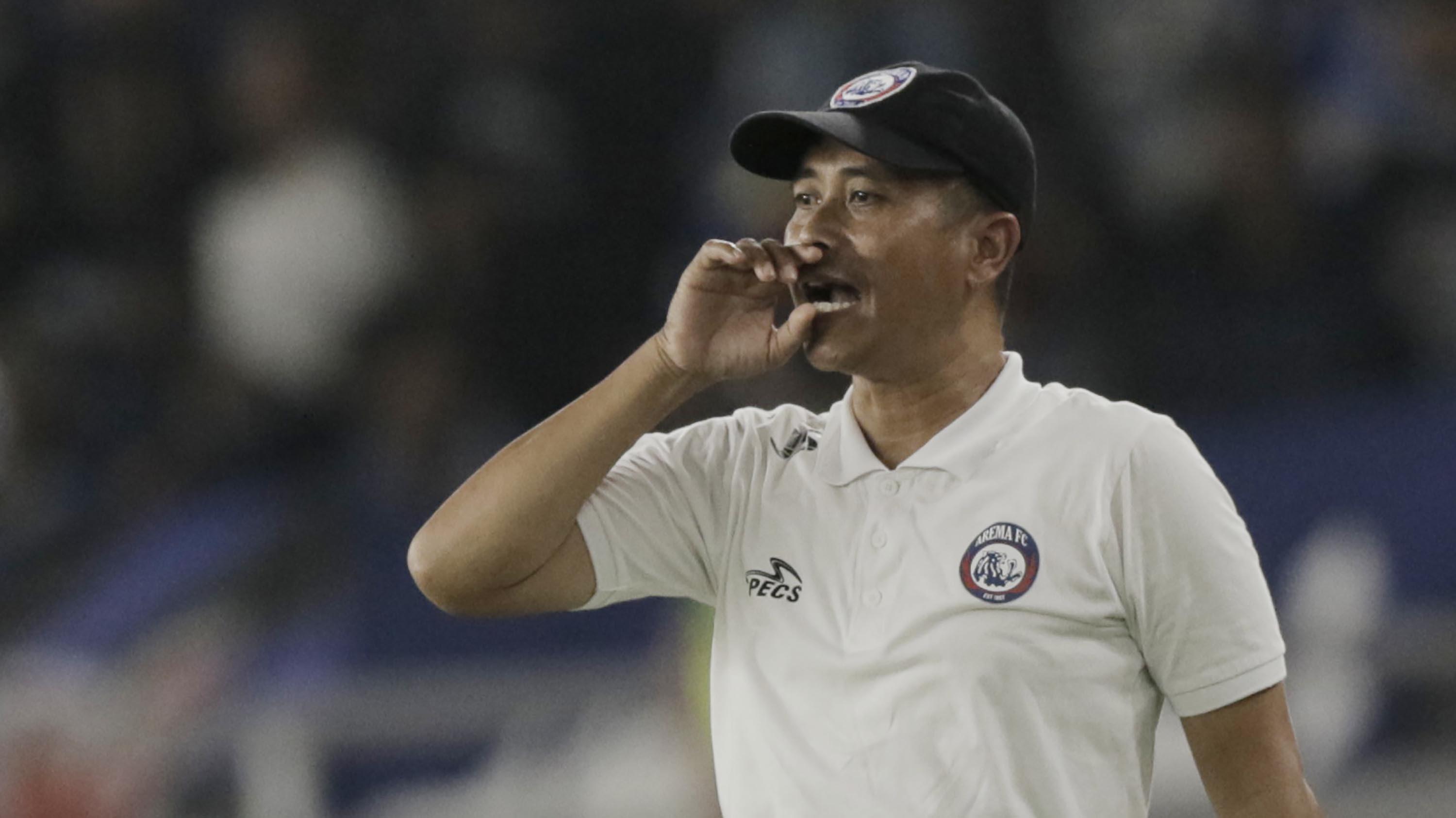 Pelatih Arema FC, Joko Susilo, saat pertandingan melawan Persija Jakarta pada laga Liga 1 di SUGBK, Jakarta, Sabtu (31/3/2018). Persija menang 3-1 atas Arema FC. (Bola.com/M Iqbal Ichsan)