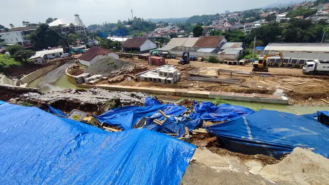 Tebing di kawasan Stasiun Batu Tulis, Kota Bogor longsor