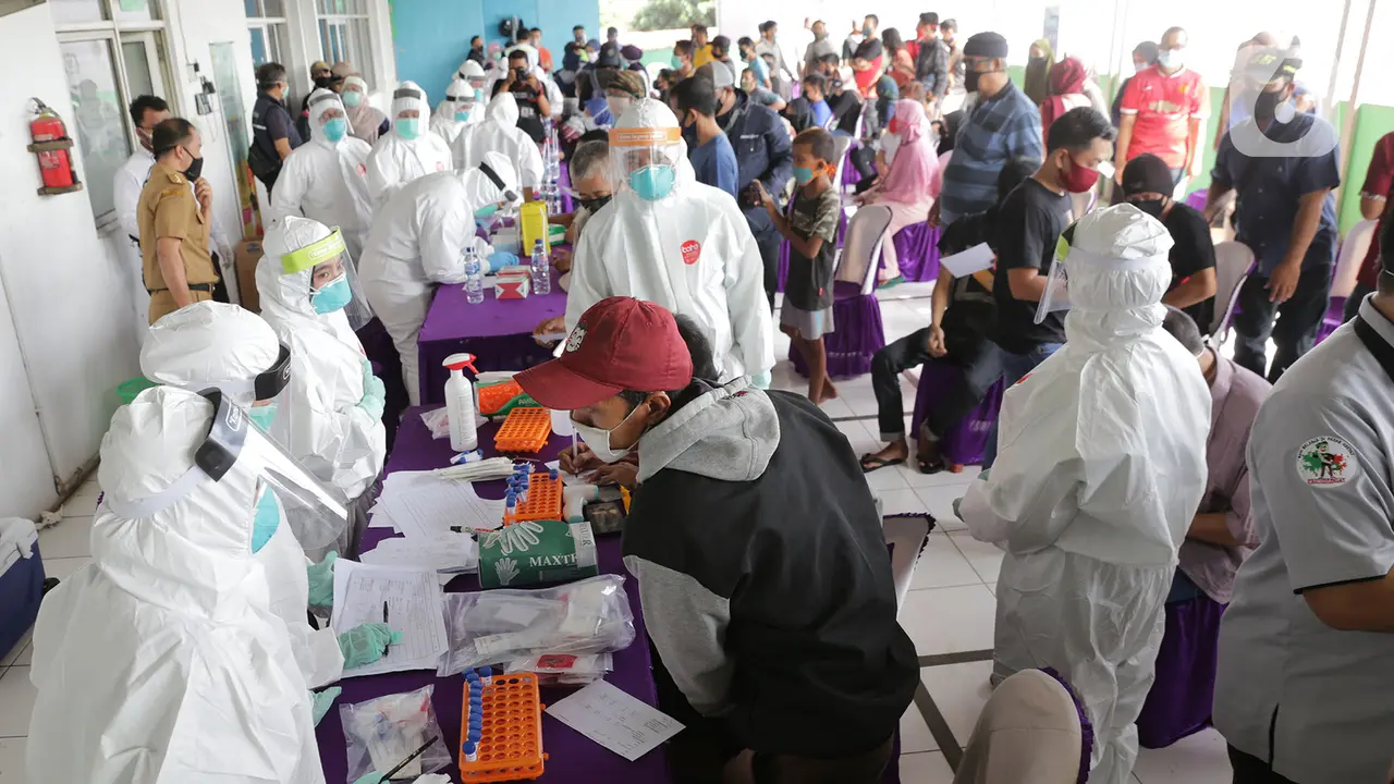 FOTO: Pedagang Pasar Cileungsi Jalani Rapid Test