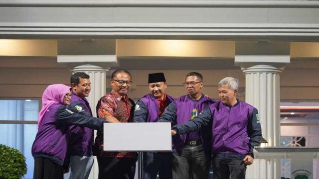 Bupati Pasuruan, Irsyad Yusuf saat meresmikan Gedung Rawat Jalan sekaligus meluncurkan logo baru RSUD Bangil pada Rabu 2 Agustus 2023 (sumber: pasuruankab.go.id).