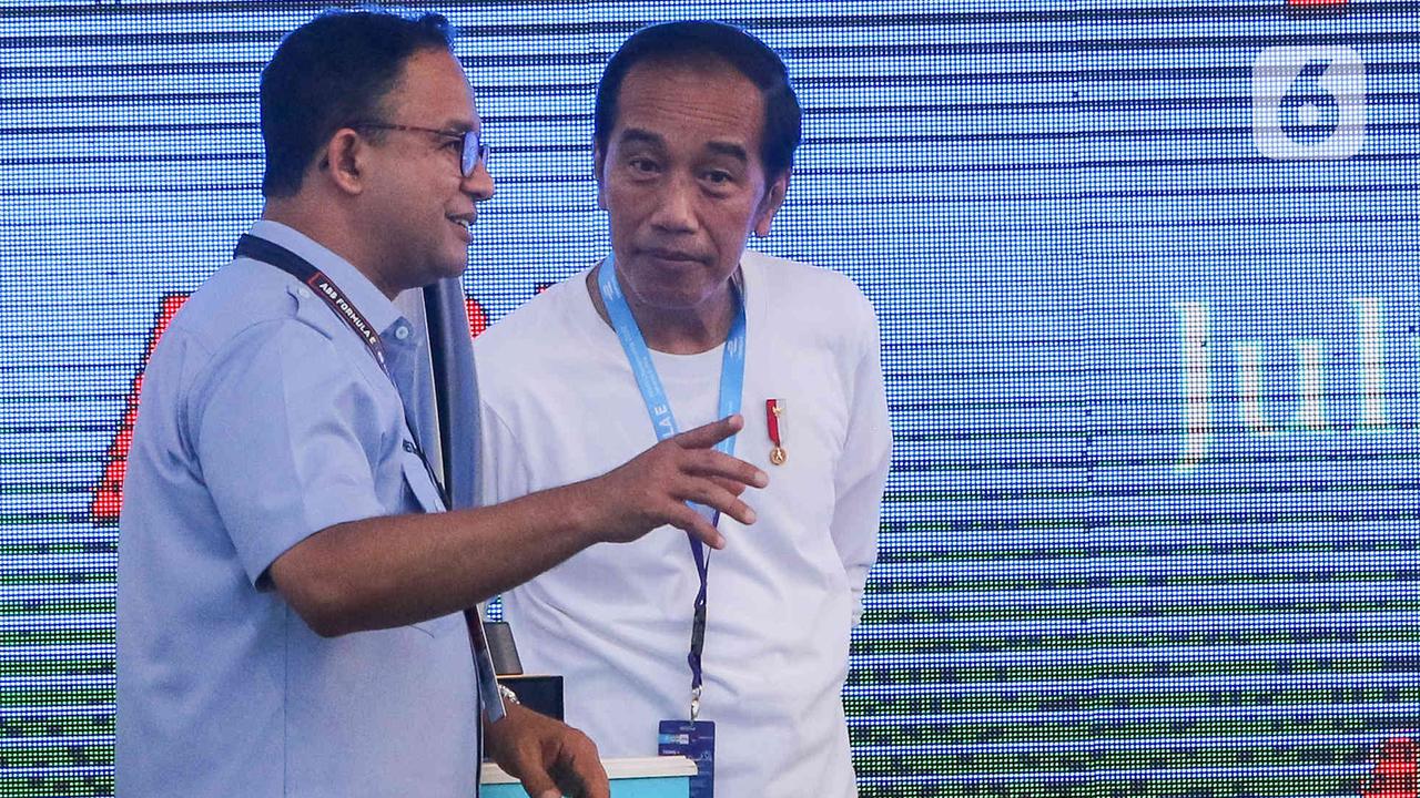 Jokowi Serahkan Piala ke Juara Formula E Jakarta Mitch Evans