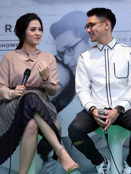 Afgan dan Raisa konser dengan penonton terbatas. Penontonnya para penggemar keduanya yang mengunggah hasil karaoke ke aplikasi Smule. (Adrian Putra/Bintang.com)