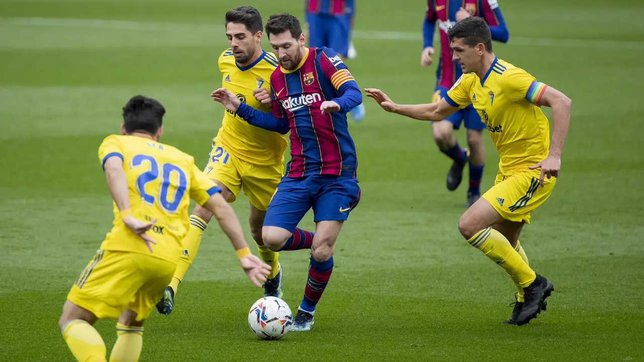FOTO: Kebobolan Penalti di Menit Akhir, Barcelona Diimbangi Cadiz