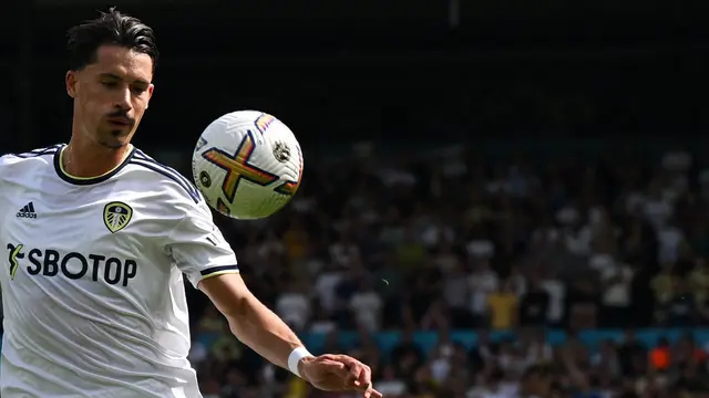 Bek Leeds United Robin Koch mulai diincar Manchester United