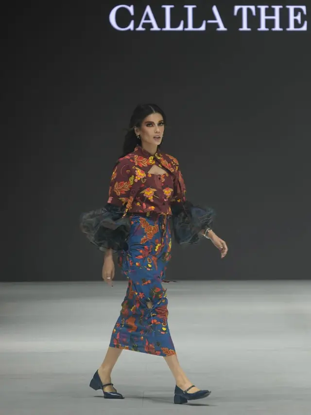 6 Potret Sabrina Chairunnisa Pakai Kebaya Kombinasi Batik, Tampil Memukau
