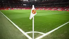 Bendera Manchester United atau MU di Old Trafford. (Oli SCARFF/AFP)