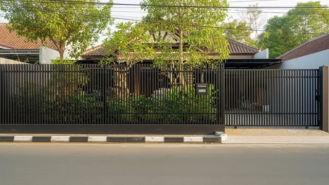 Model Pagar Rumah untuk Pemilik yang Sering Bepergian