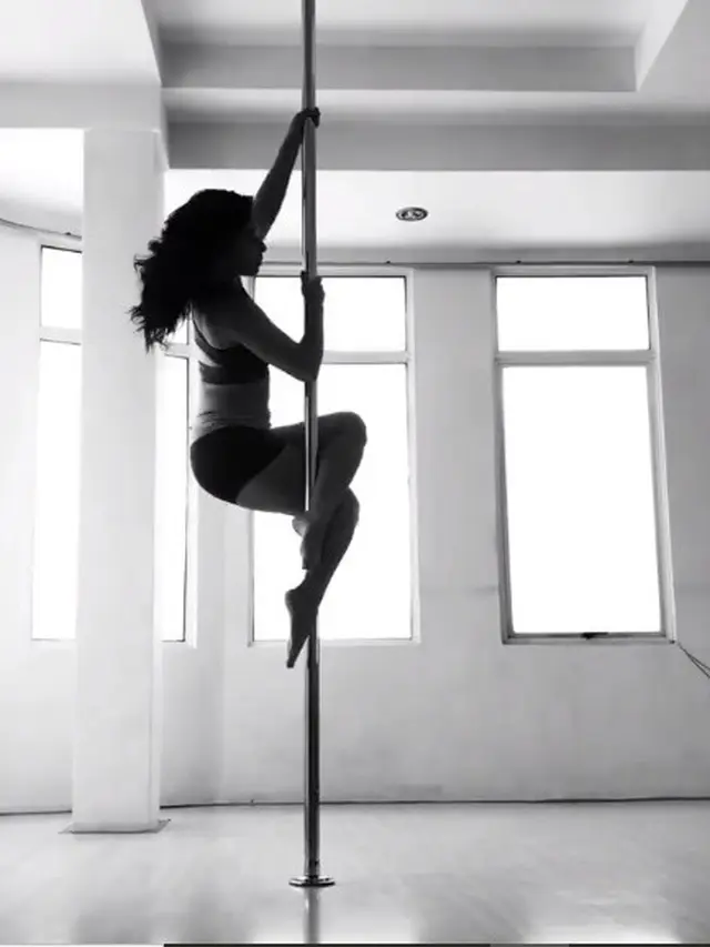 Nikita Willy Lakukan Pole Dance, 6 Potretnya Bikin Terpesona