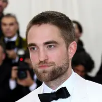 Beredar berita hoax yang menyatakan jika Robert Pattinson adalah gay. (AFP/Bintang.com)
