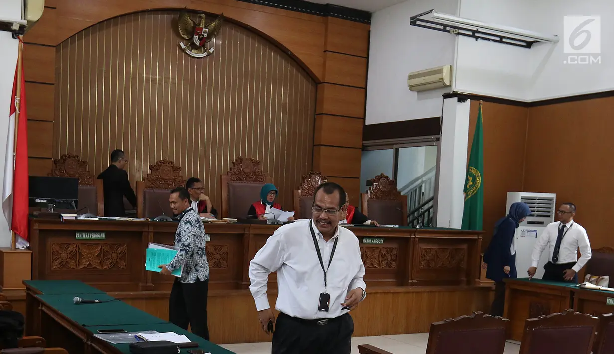 Suasana sidang perdata  Kivlan Zen terhadap Jaksa Agung dan Wiranto di Pengadilan Negeri Jakarta Selatan, Selasa (1/10/2019). Sidang perdata Kivlan Zen terhadap Jaksa Agung dan Wiranto dilanjutkan pada tanggal 9/10/2019 hari Rabu dengan agenda mediasi. (Liputan6.com/Herman Zakharia)