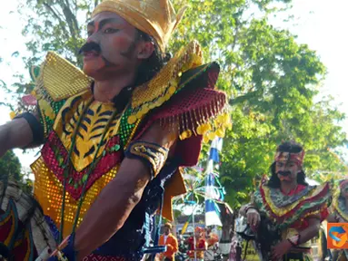 Citizen6, Kendal: Barongan sangat digemari warga karena tetabuhannya yang mampu menggetarkan hati warga serta nyanyiannya yang membangkitkan semangat. (Pengirim: Aryo Widiyanto)