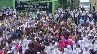 Wakil Presiden Republik Indonesia, Gibran Rakabuming Raka saat meninjau program makan bergizi gratis di Jakarta, Selasa (19/11/2024). (Dok. Istimewa)