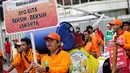 Dalam aksinya mereka mengajak masyarakat agar menjaga kebersihan dan tidak membuang sampah sembarangan, Jakarta, Minggu (28/12/2014). (Liputan6.com/Faizal Fanani)