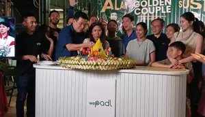 Alan Budikusuma dan Susy Susanti mendapatkan kejutan perayaan 33 tahun medali emas yang mereka raih di Olimpiade Barcelona 1992 di Jakarta, Senin (4/8/2025). (Bola.com/Hery Kurniawan).