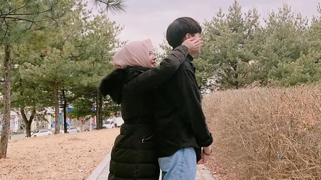 5 Potret Kebersamaan Ayana Moon dan Adiknya yang Juga Jadi Mualaf