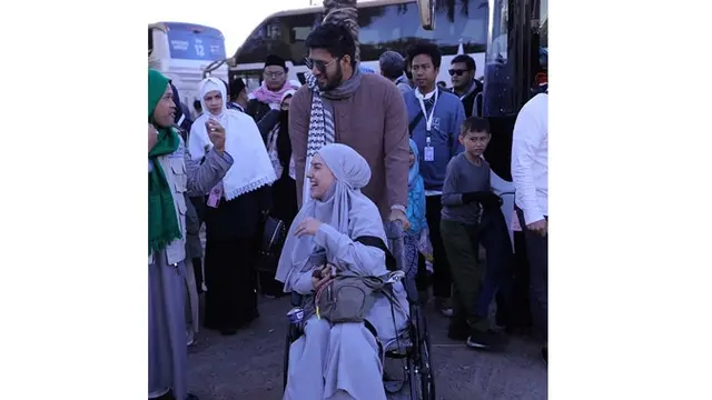 Kandungan Lemah, Ini 6 Potret Irish Bella dan Ammar Zoni saat Umrah