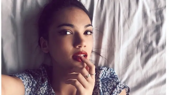 6 Potret Virtual Photoshoot Haico Van der Veken, Tiduran Cantik di Kasur